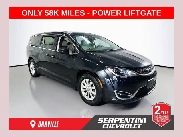 2020 Chrysler Pacifica Minivan Touring FWD photo