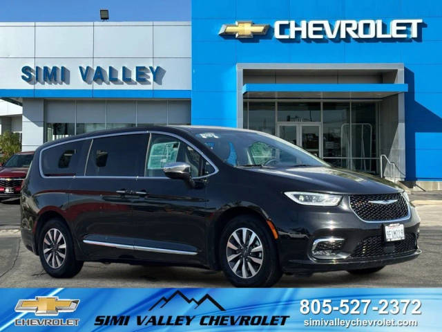 2023 Chrysler Pacifica Minivan Hybrid Limited FWD photo