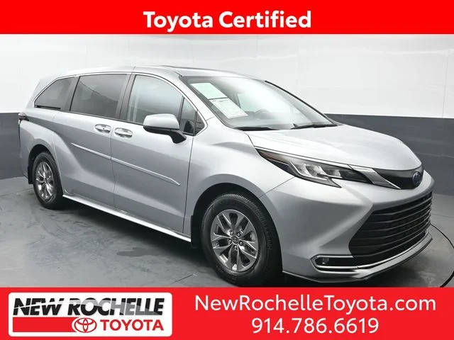2023 Toyota Sienna XLE FWD photo