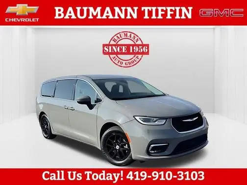 2023 Chrysler Pacifica Minivan Touring L FWD photo
