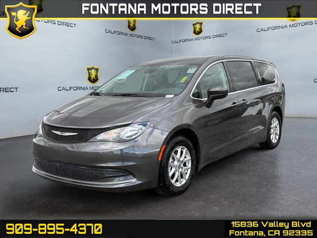 2023 Chrysler Voyager LX FWD photo
