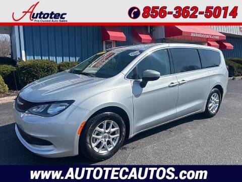 2023 Chrysler Voyager LX FWD photo