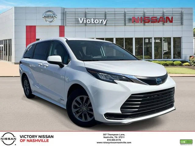 2021 Toyota Sienna LE FWD photo