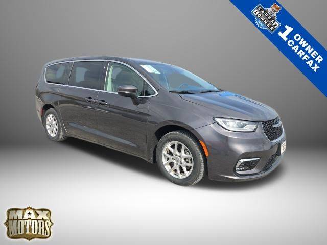2023 Chrysler Pacifica Minivan Touring L FWD photo
