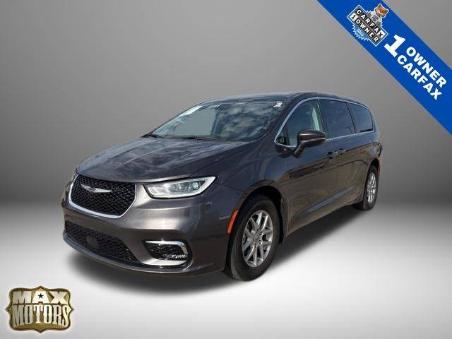 2023 Chrysler Pacifica Minivan Touring L FWD photo
