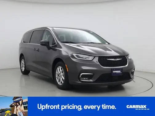 2023 Chrysler Pacifica Minivan Touring L FWD photo
