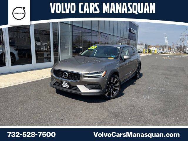 2020 Volvo V60 Cross Country  AWD photo