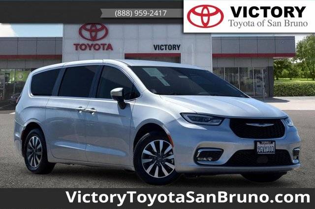 2023 Chrysler Pacifica Minivan Hybrid Touring L FWD photo