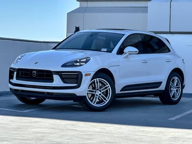 2023 Porsche Macan  AWD photo