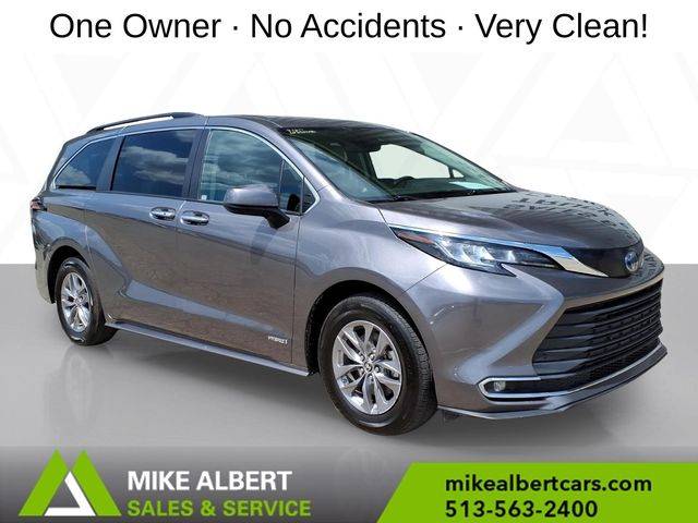 2021 Toyota Sienna XLE FWD photo