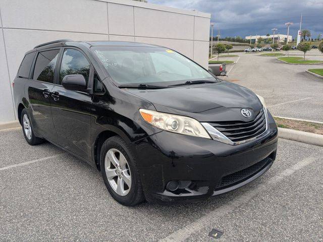 2015 Toyota Sienna LE FWD photo