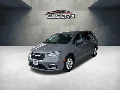 2023 Chrysler Pacifica Minivan Touring L FWD photo