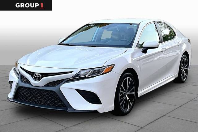 2020 Toyota Camry SE FWD photo