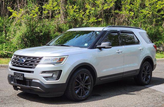 2017 Ford Explorer XLT 4WD photo
