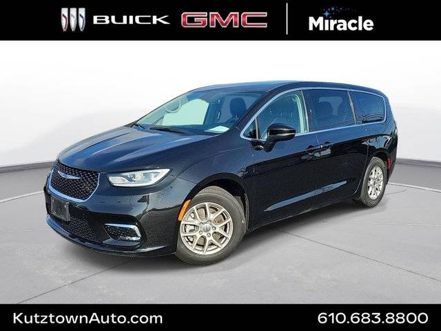 2023 Chrysler Pacifica Minivan Touring L FWD photo