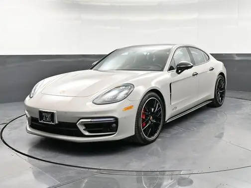 2022 Porsche Panamera GTS AWD photo