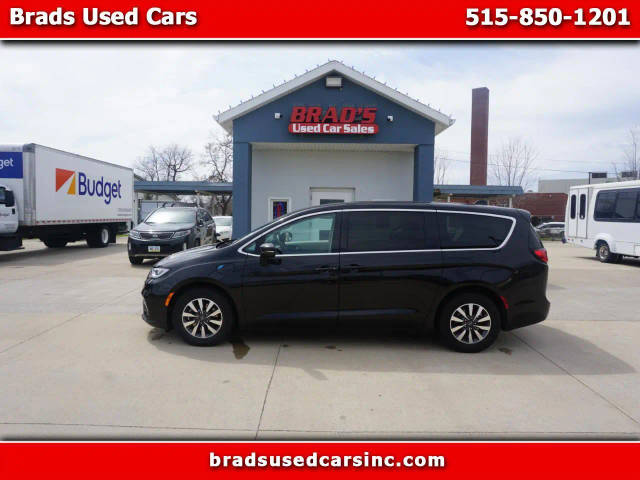 2023 Chrysler Pacifica Minivan Hybrid Touring L FWD photo
