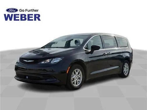 2023 Chrysler Voyager LX FWD photo