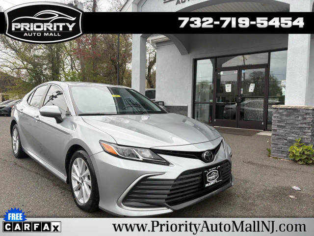 2022 Toyota Camry LE FWD photo