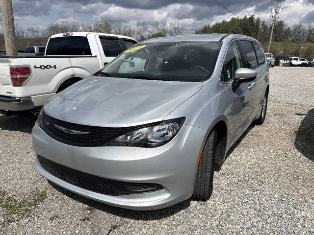 2023 Chrysler Voyager LX FWD photo