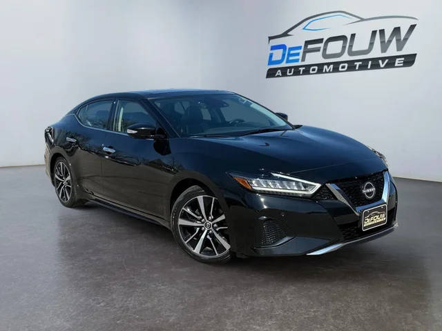 2023 Nissan  SL FWD photo