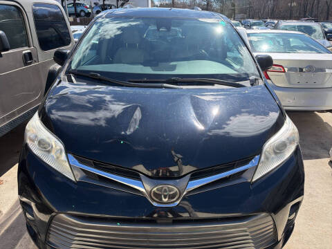 2019 Toyota Sienna XLE Premium FWD photo