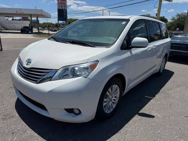 2017 Toyota Sienna Limited FWD photo
