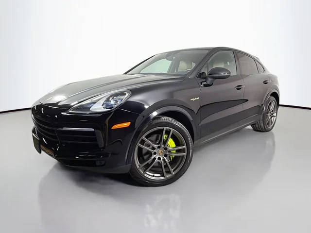 2022 Porsche Cayenne Coupe Platinum Edition Hybrid AWD photo