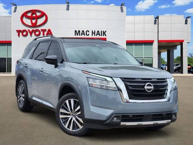 2022 Nissan Pathfinder Platinum FWD photo