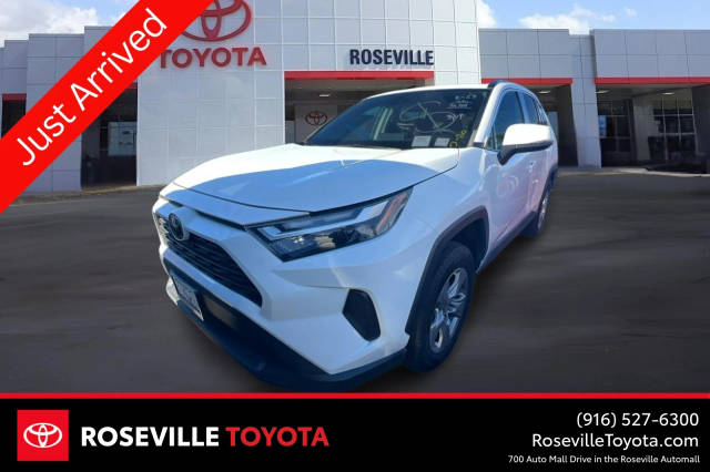 2022 Toyota RAV4 XLE AWD photo