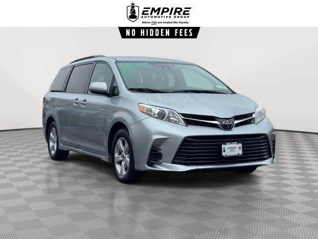 2020 Toyota Sienna LE FWD photo