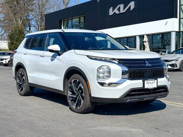 2022 Mitsubishi Outlander ES 4WD photo