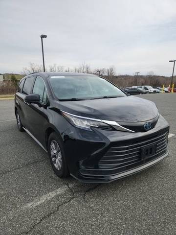 2023 Toyota Sienna LE AWD photo