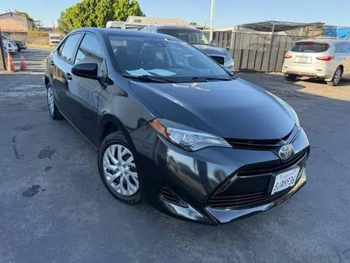 2018 Toyota Corolla LE FWD photo