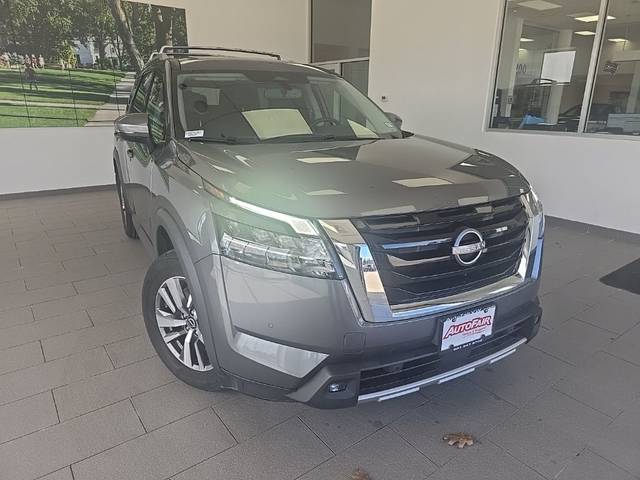 2022 Nissan Pathfinder SL 4WD photo
