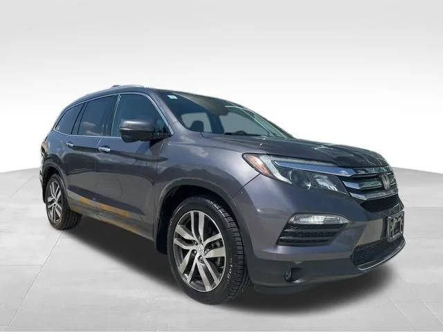 2017 Honda Pilot Touring FWD photo