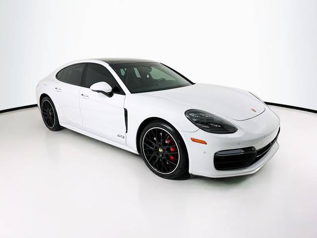 2020 Porsche Panamera GTS AWD photo