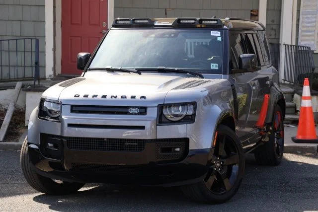 2023 Land Rover Defender 110 X-Dynamic SE AWD photo
