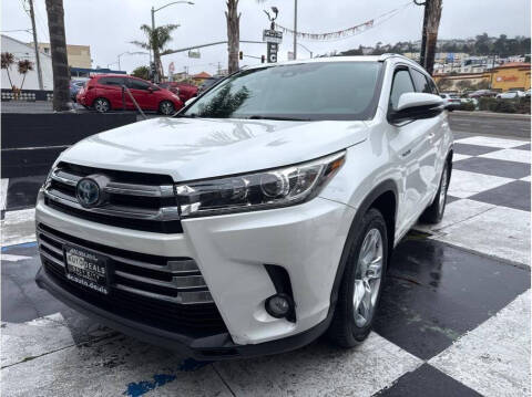 2017 Toyota Highlander  AWD photo