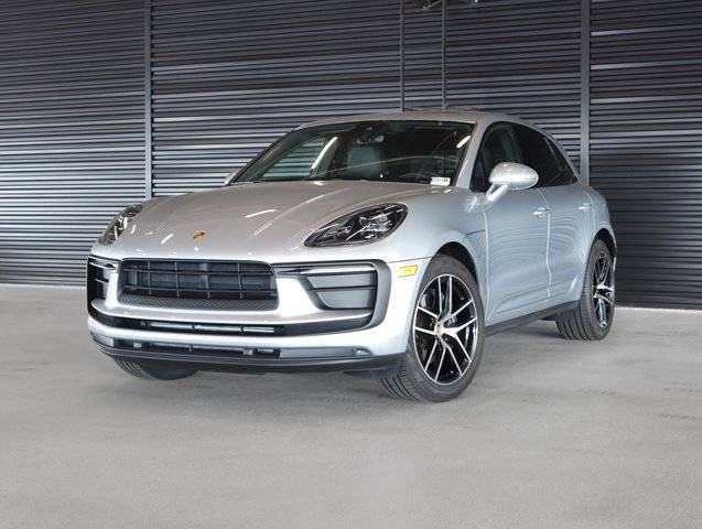 2022 Porsche Macan  AWD photo