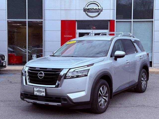 2023 Nissan Pathfinder SL 4WD photo