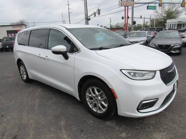 2023 Chrysler Pacifica Minivan Touring FWD photo