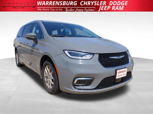 2023 Chrysler Pacifica Minivan Touring L FWD photo