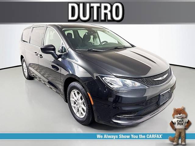 2023 Chrysler Voyager LX FWD photo