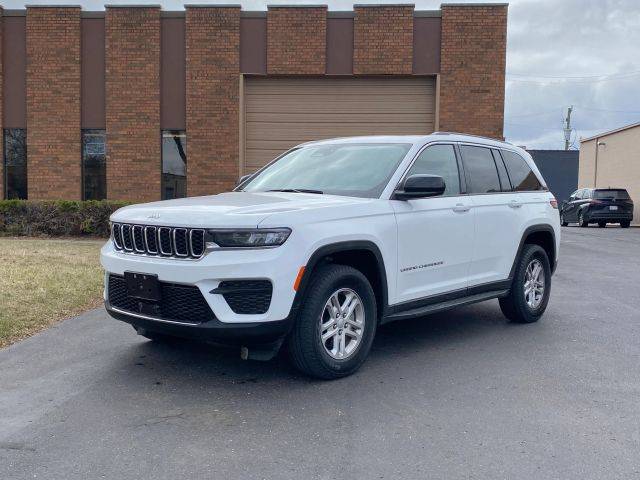 2023 Jeep Grand Cherokee Laredo 4WD photo
