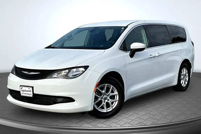 2022 Chrysler Voyager LX FWD photo