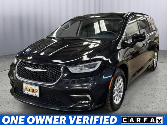 2023 Chrysler Pacifica Minivan Touring L FWD photo