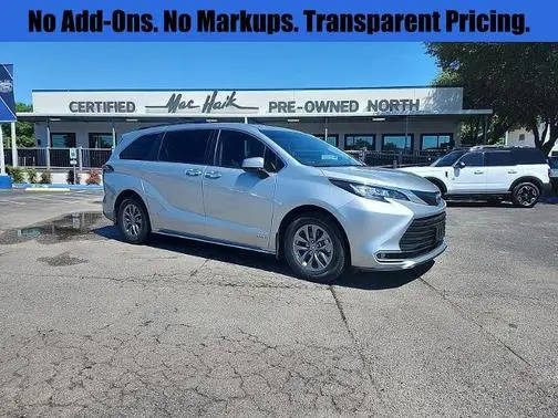 2021 Toyota Sienna XLE FWD photo