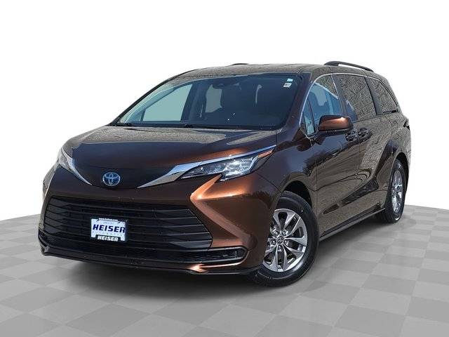 2022 Toyota Sienna LE AWD photo