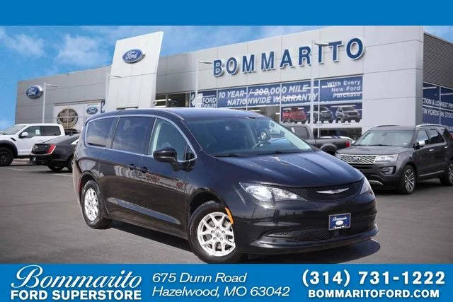 2023 Chrysler Voyager LX FWD photo